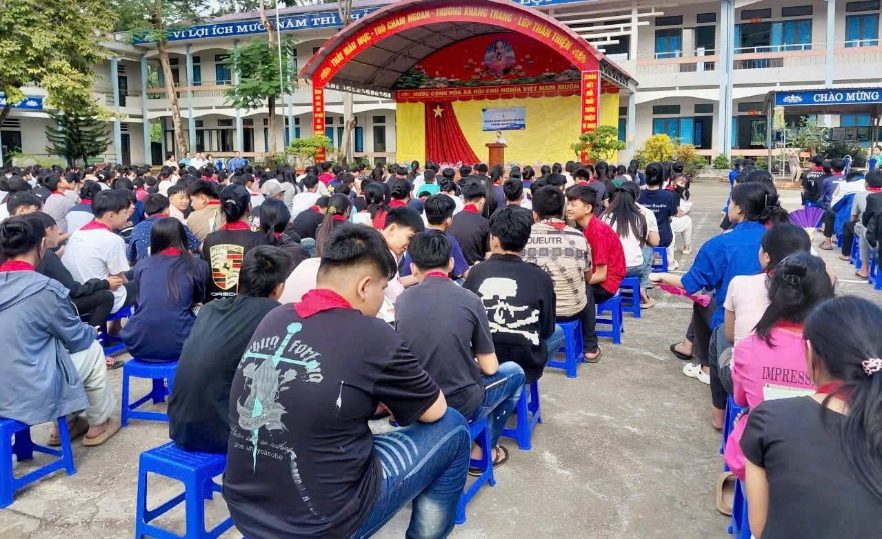 Trung tâm Y tế khu vực Vị Xuyên tổ chức truyền thông tư vấn, chăm sóc, giáo dục sức khỏe sinh sản cho vị thành niên, thanh niên tại các trường học