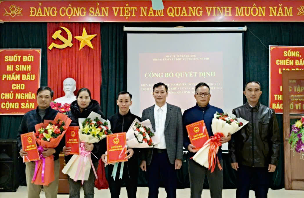Công bố quyết định kiện toàn bộ máy Trung tâm Y tế khu vực Hoàng Su Phì, Trạm Y tế xã, Phòng khám Đa khoa khu vực và các điểm Trạm
