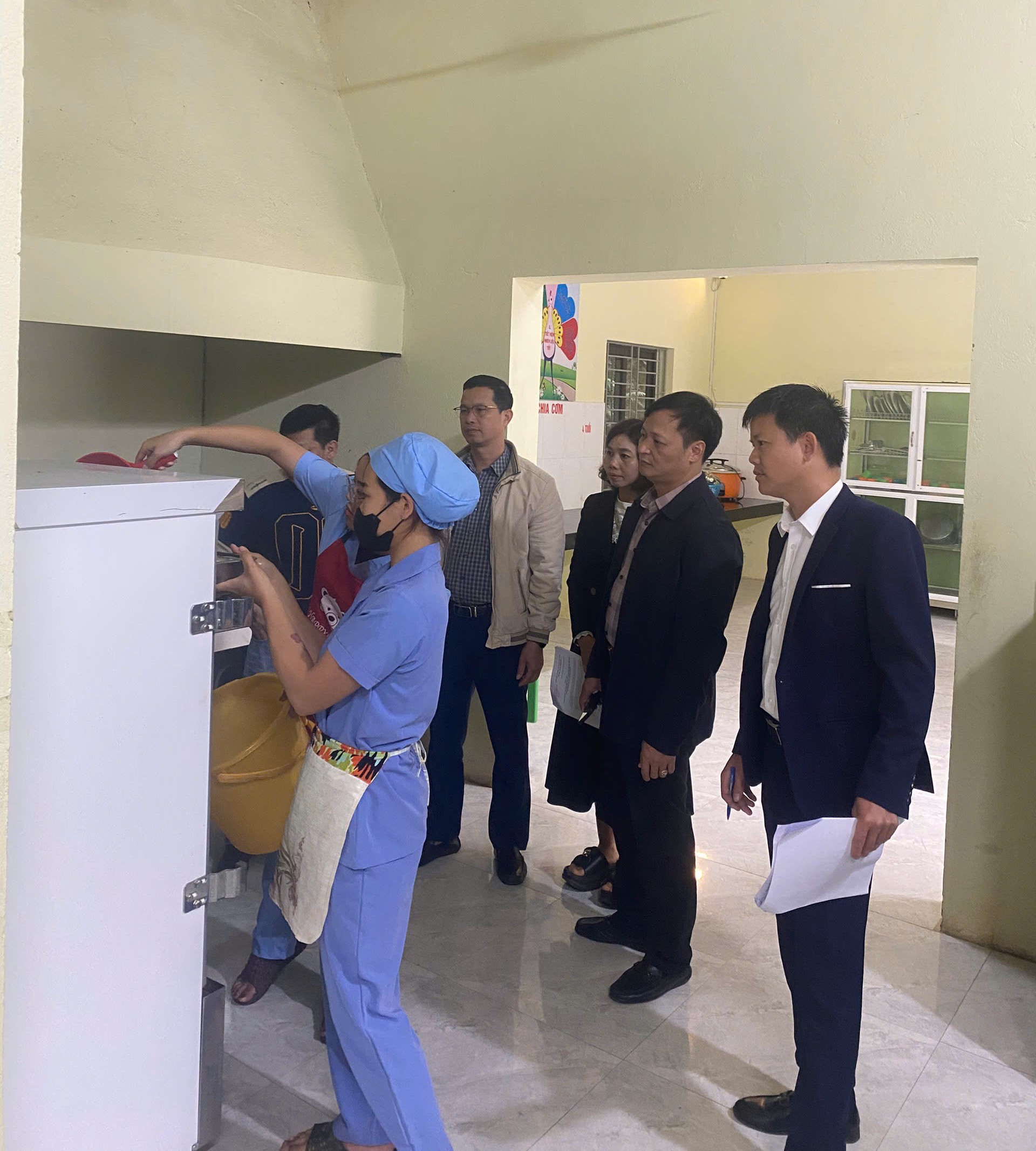 Sở Y tế tăng cường kiểm tra an toàn thực phẩm bếp ăn tập thể trong trường học trên địa tỉnh Tuyên Quang