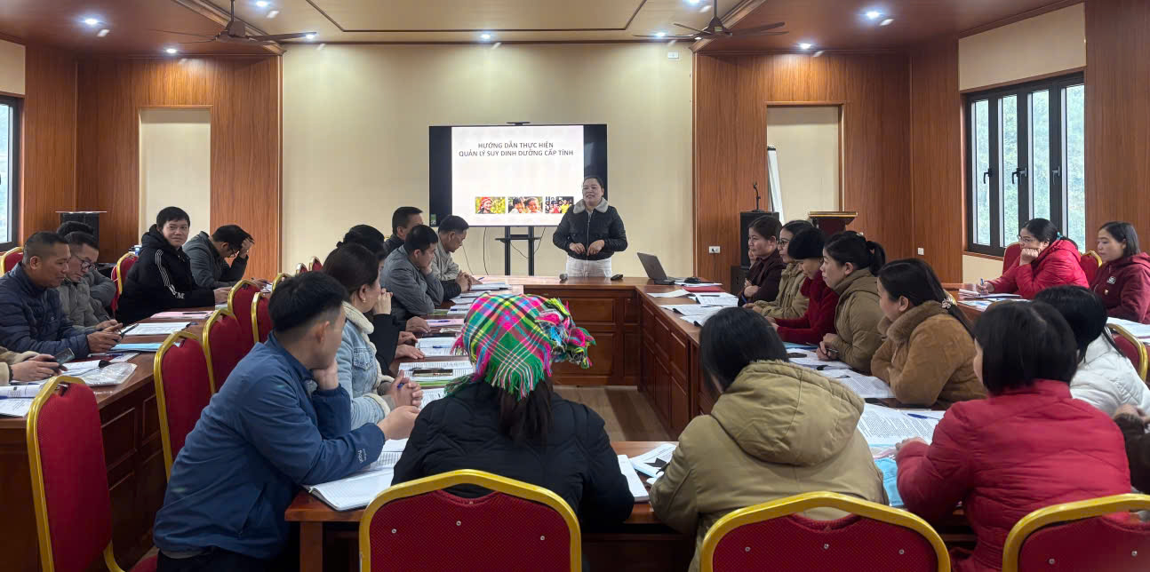 Quản Bạ tập huấn hướng dẫn phát hiện, quản lý và điều trị  suy dinh dưỡng cấp tính ở trẻ em tại cộng đồng