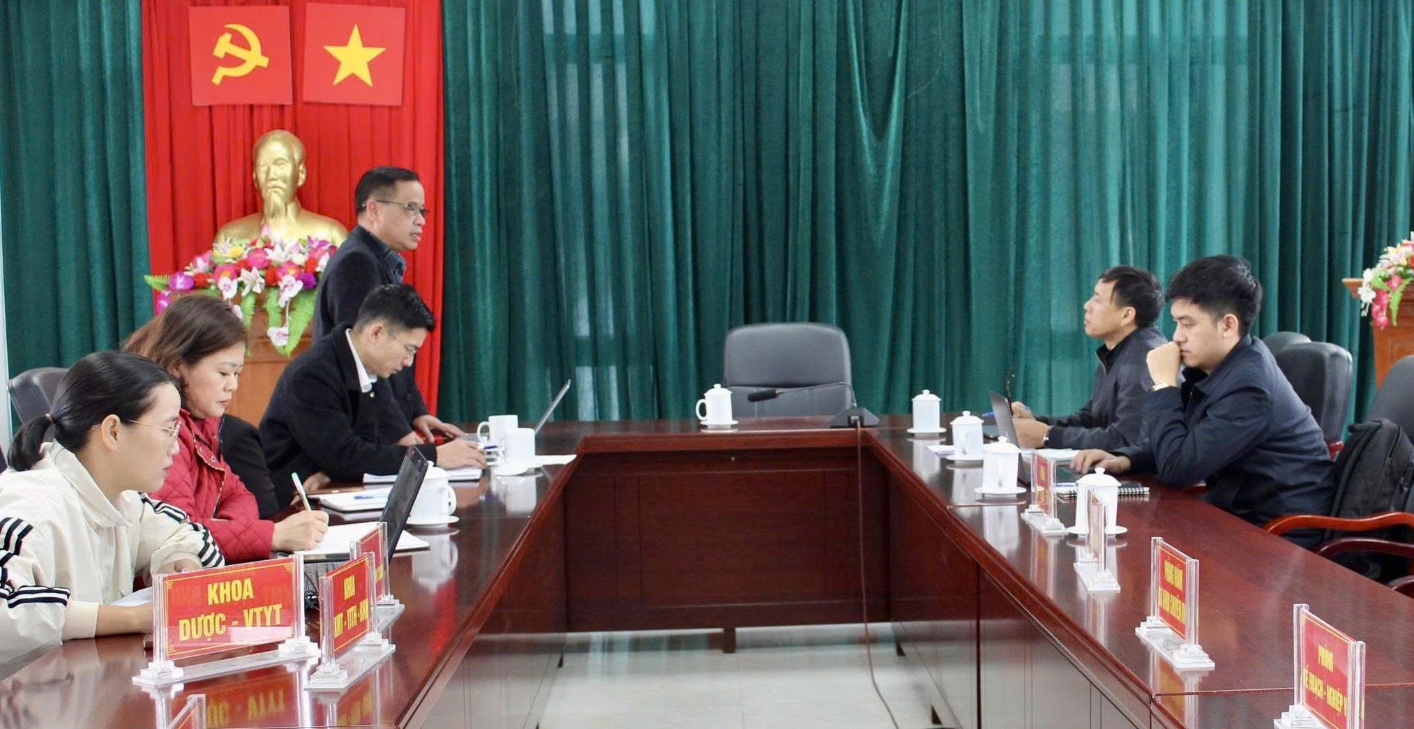 BS Nguyễn Duy Hoa, Phó Giám đốc Trung tâm Kiểm soát bệnh tật phát biểu tại buổi làm việc.