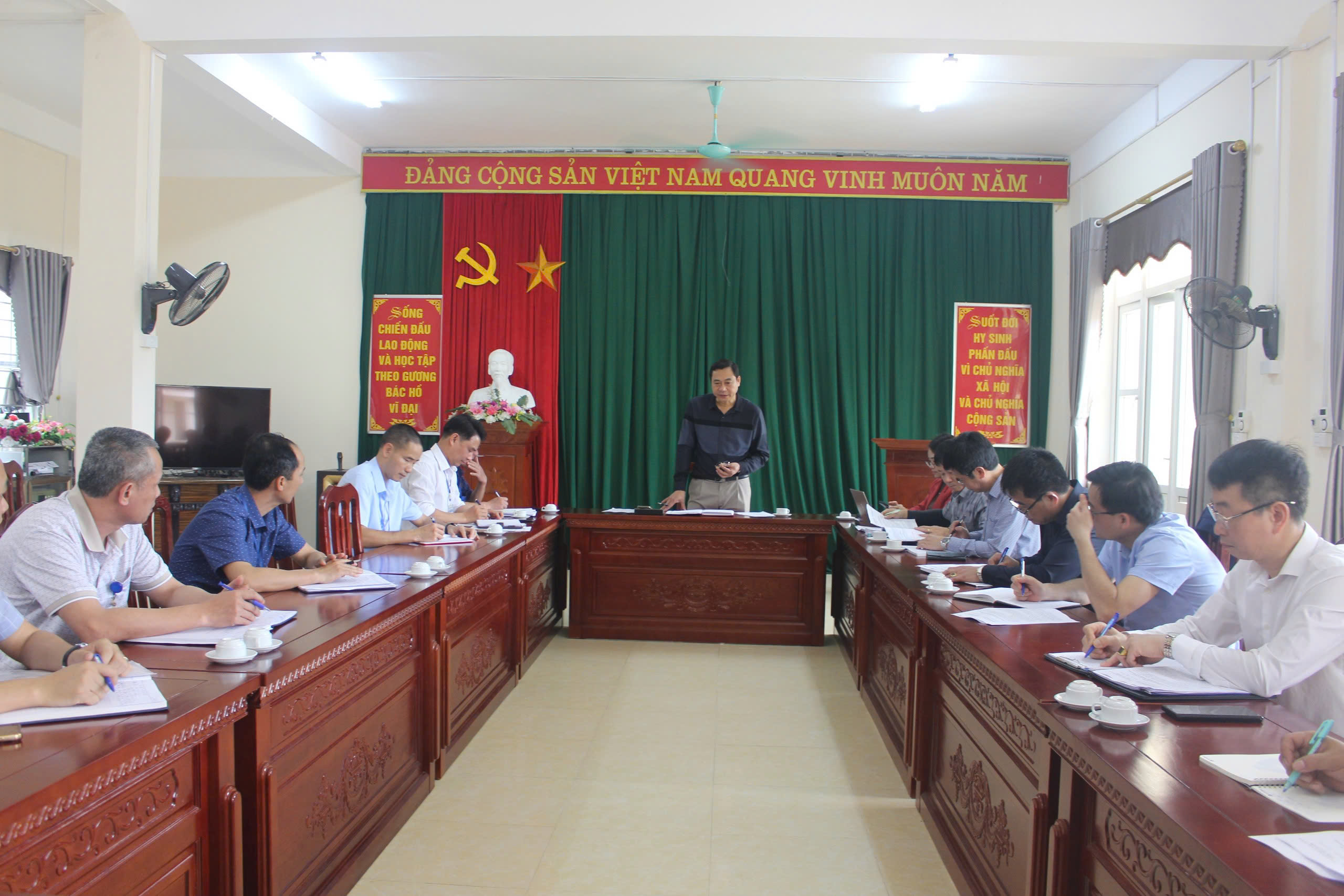 Đồng chí Nguyễn Văn Giao, Giám đốc Sở Y tế phát biểu chỉ đạo tại buổi làm việc.