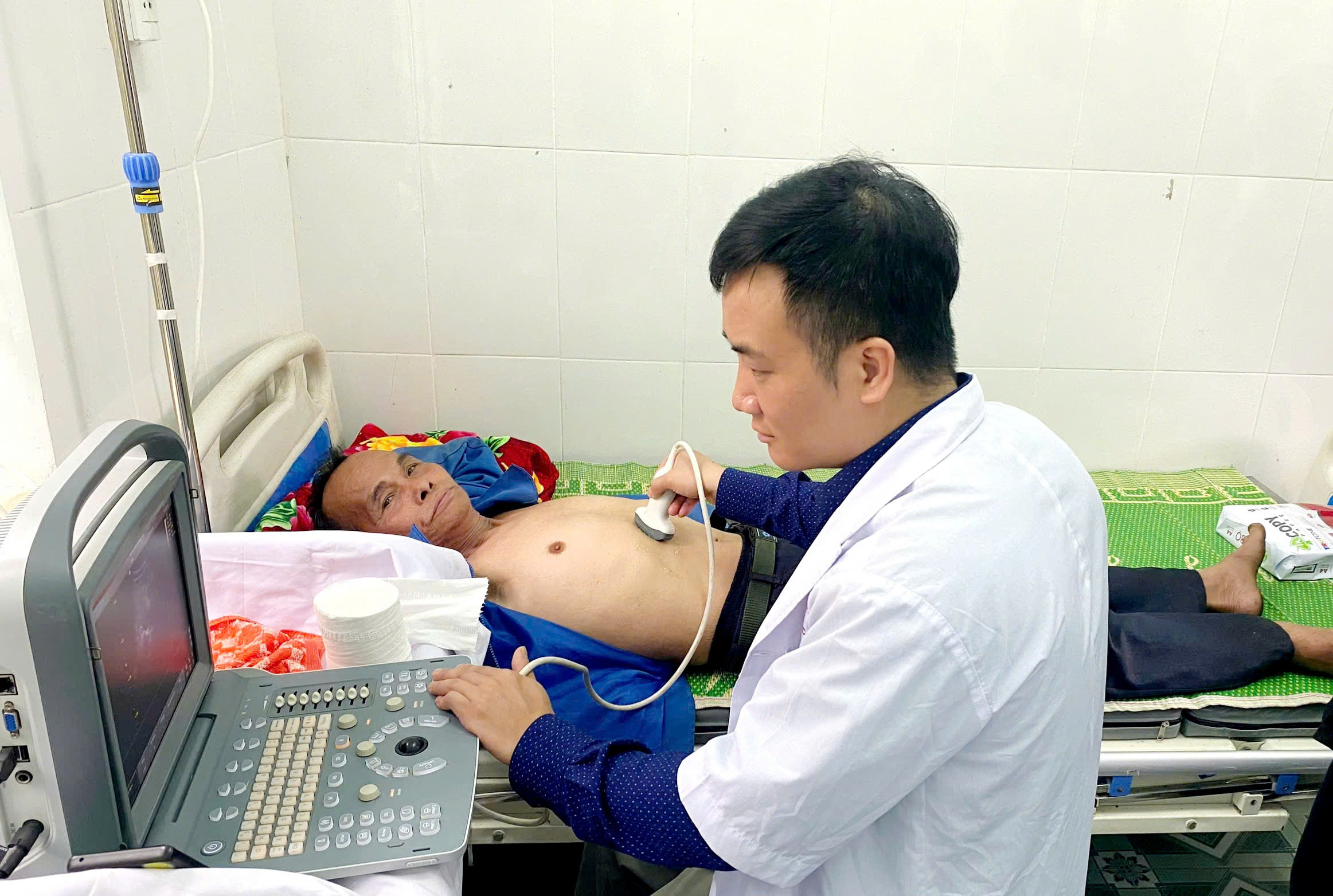 Bắc Mê tổ chức khám sức khỏe cho người cao tuổi