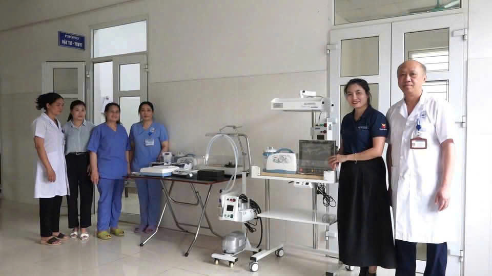 Bệnh viện Đa khoa khu vực Yên Minh tiếp nhận trang thiết bị do Dự án “Hỗ trợ thiết bị y tế cho 03 Bệnh viện huyện tại tỉnh Hà Giang” tài trợ