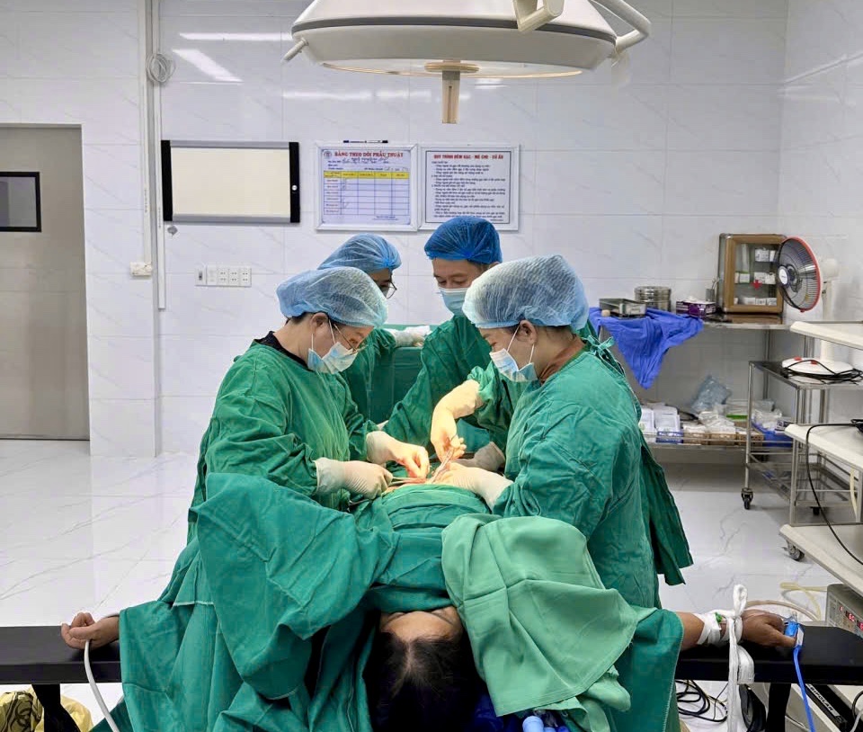 Bệnh viện ĐKKV Bắc Quang phẫu thuật cấp cứu cứu sống sản phụ rau tiền đạo rau cài răng lược