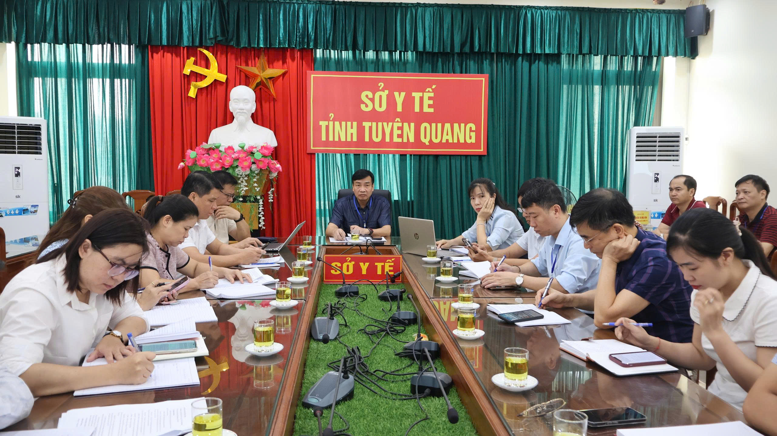 Đảng ủy Sở Y tế dự Hội nghị toàn quốc nghiên cứu, học tập, quán triệt và triển khai thực hiện Nghị quyết hội nghị lần thứ tư Ban Chấp hành Trung ương Đảng khóa XIV