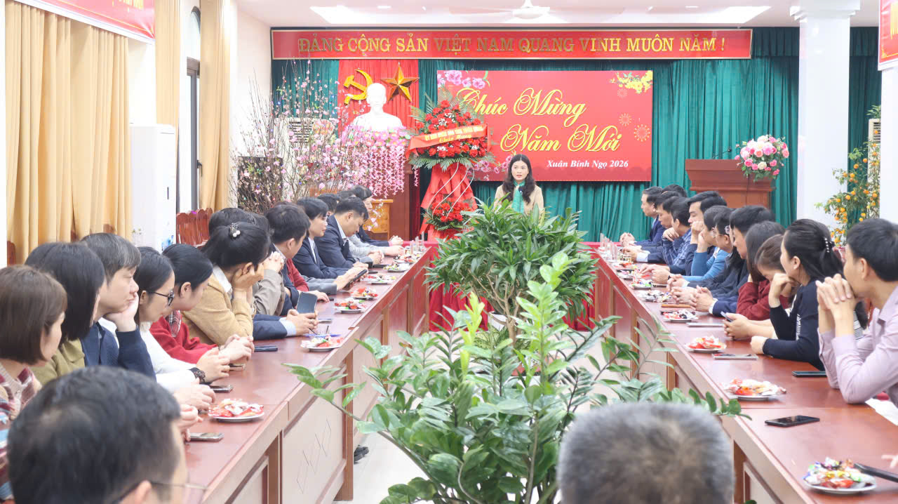 Đồng chí Vương Ngọc Hà Phó Chủ tịch UBND tỉnh phát biểu tại buổi gặp mặt.