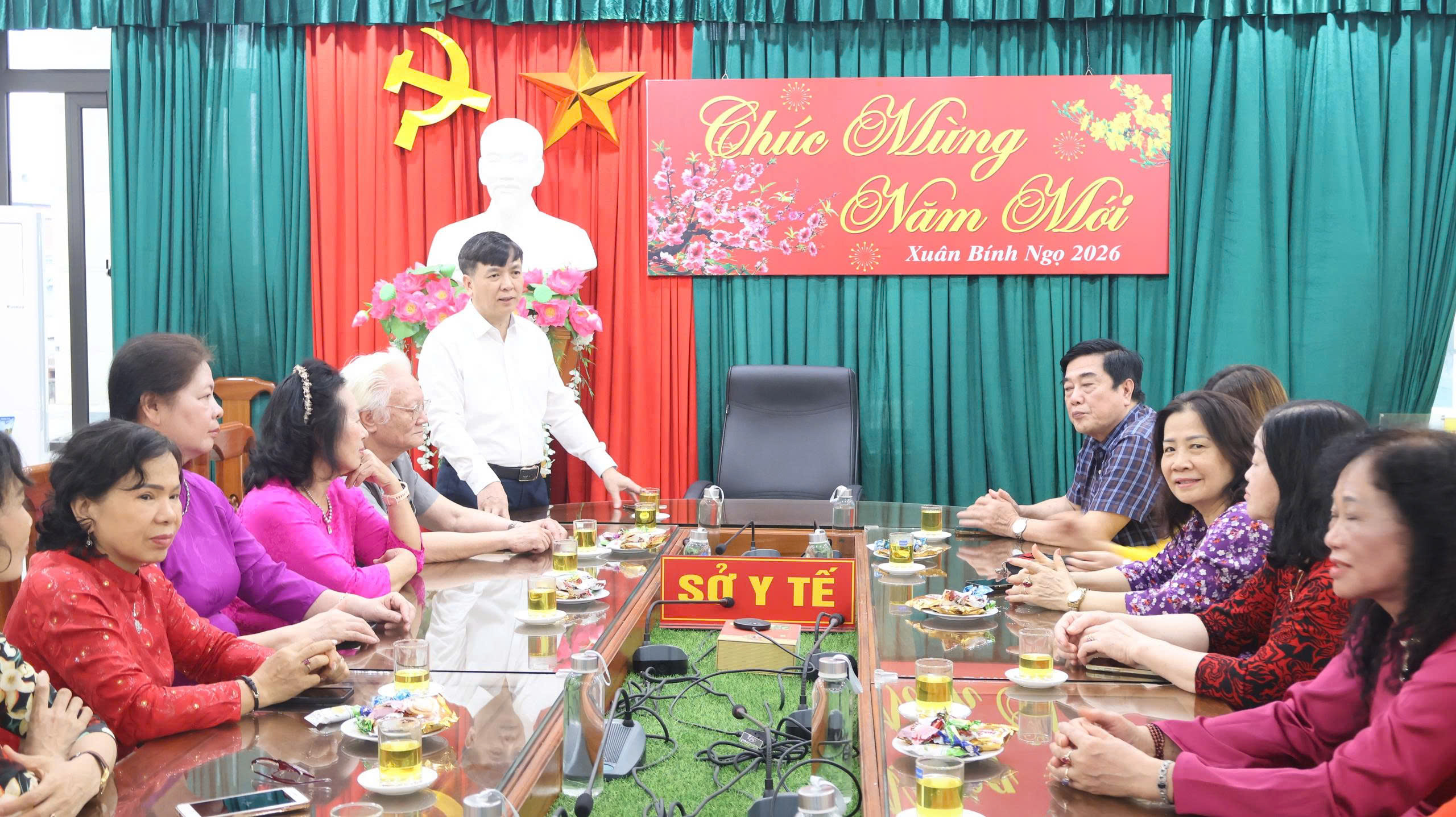 Hội Hưu trí Y tế Tuyên Quang tại Hà Nội thăm và gặp mặt tại Sở Y tế Tuyên Quang