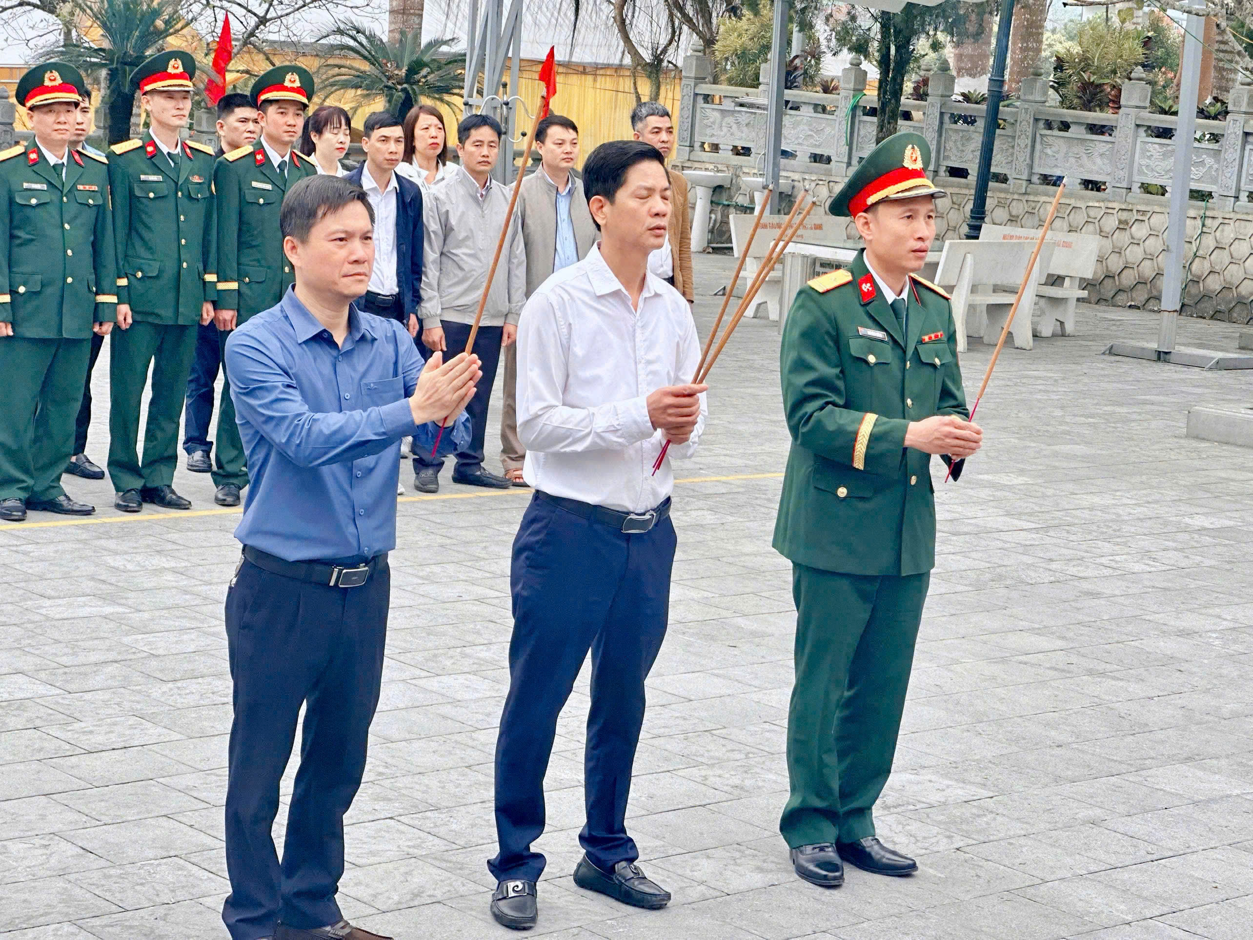 Bệnh viện Đa khoa khu vực Bắc Quang tổ chức hành trình về nguồn tại các “địa chỉ đỏ” ở Vị Xuyên