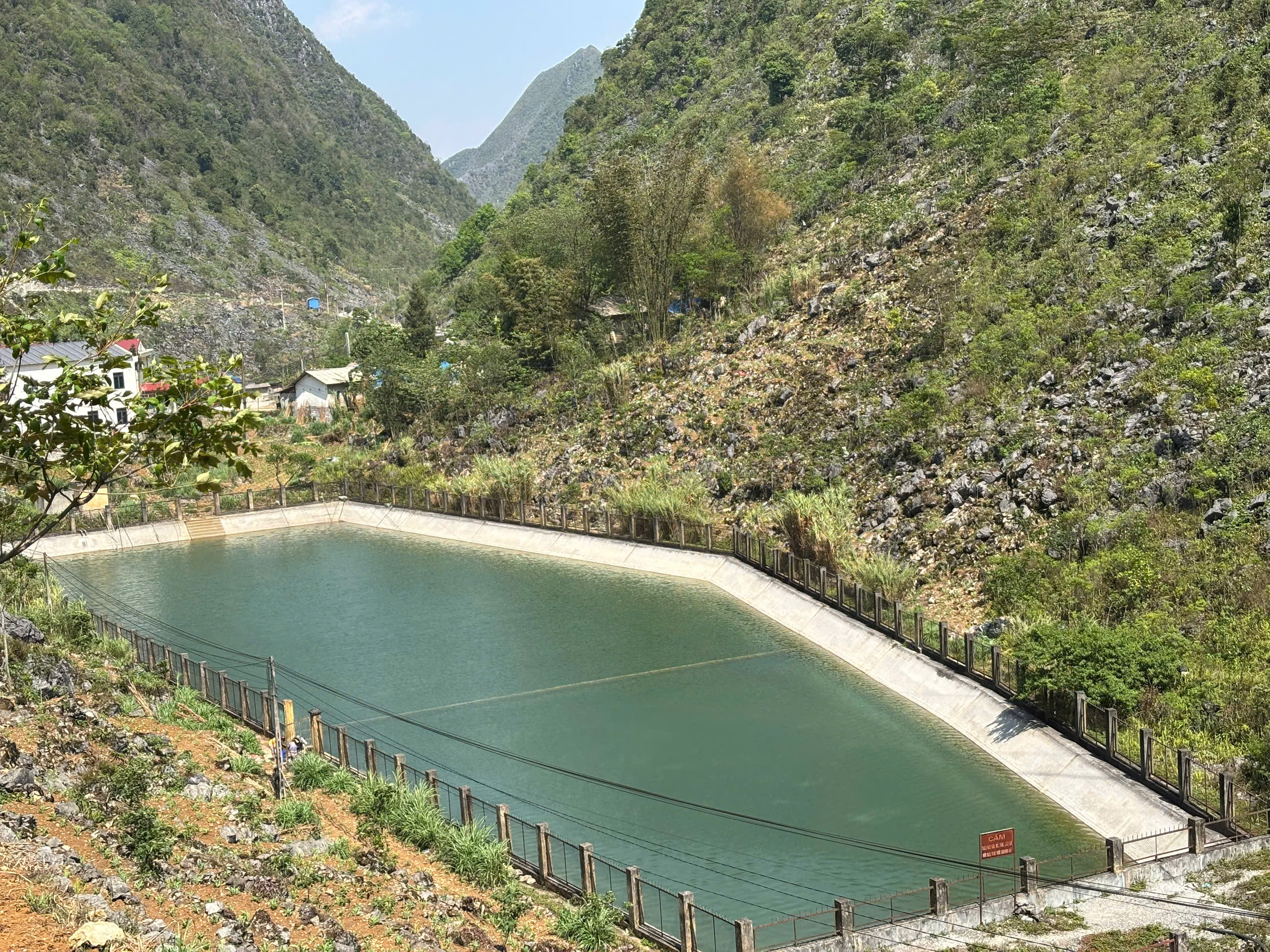 Hồ treo Thài Phìn Tủng xã Đồng Văn