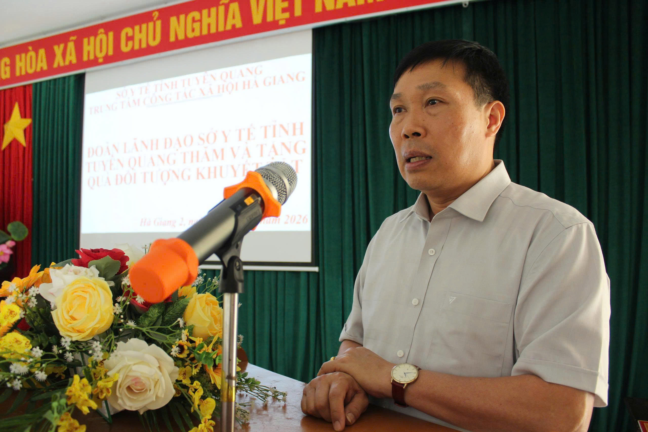 Lãnh đạo Sở Y tế thăm, tặng quà người khuyết tật  nhân Ngày Người khuyết tật Việt Nam (18/4)