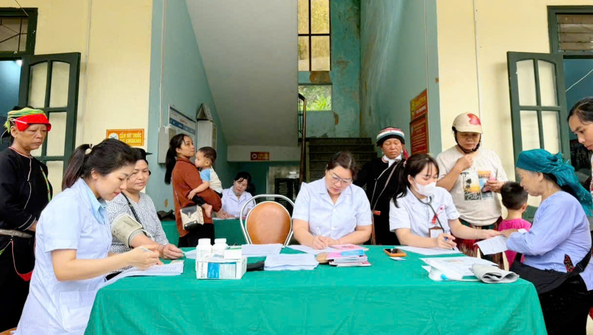 Xã Yên Cường tổ chức khám, tư vấn sức khỏe định kỳ cho người dân