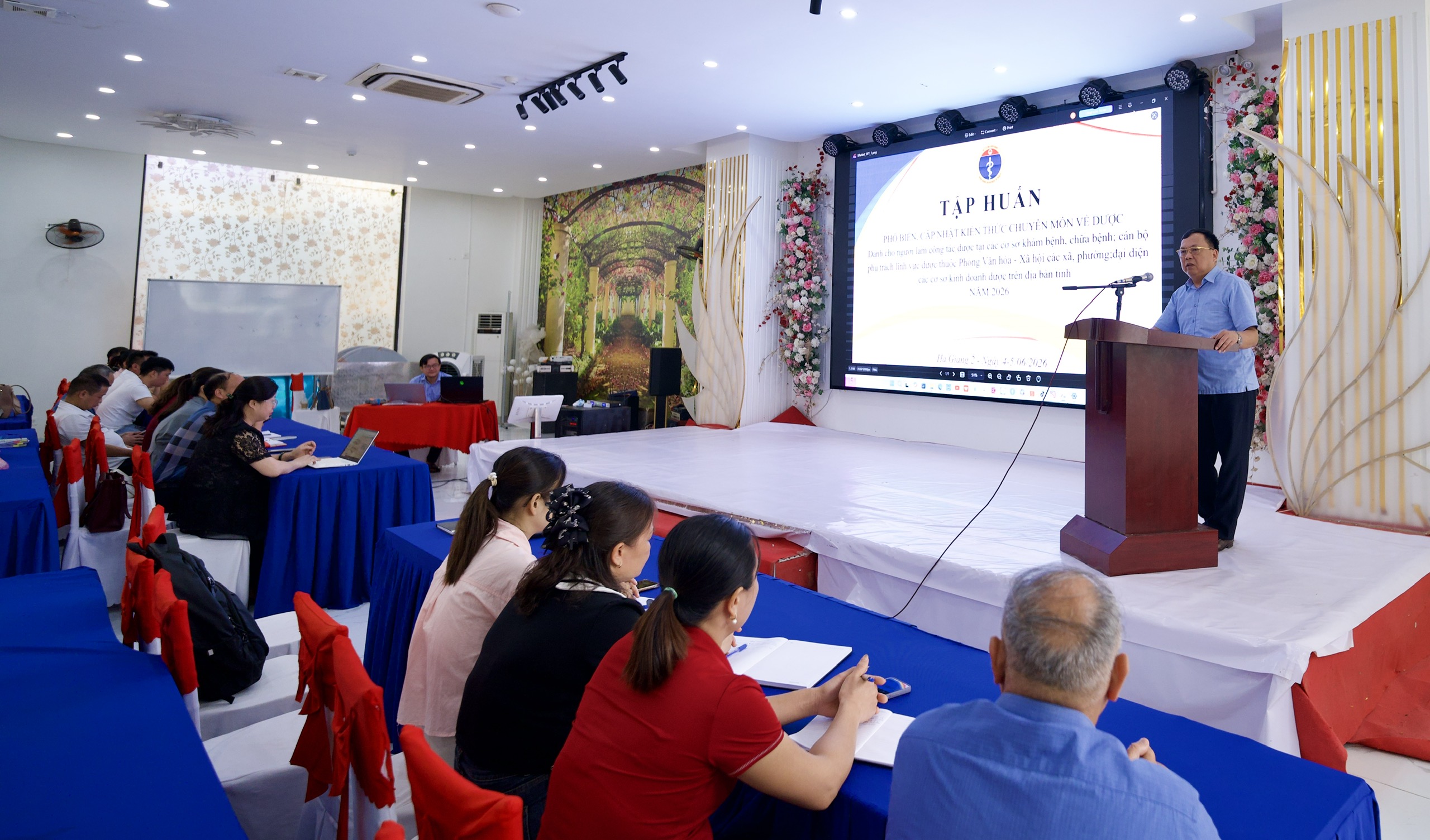 Dược sĩ CKII Nguyễn Thế Yên, Phó Giám đốc Sở Y tế phát biểu khai mạc lớp tập huấn