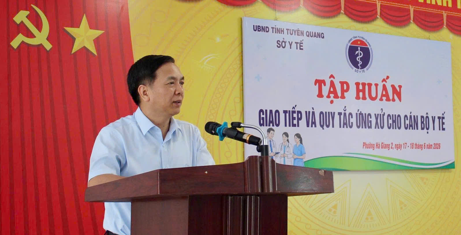 Tập huấn kỹ năng giao tiếp và quy tắc ứng xử cho cán bộ y tế