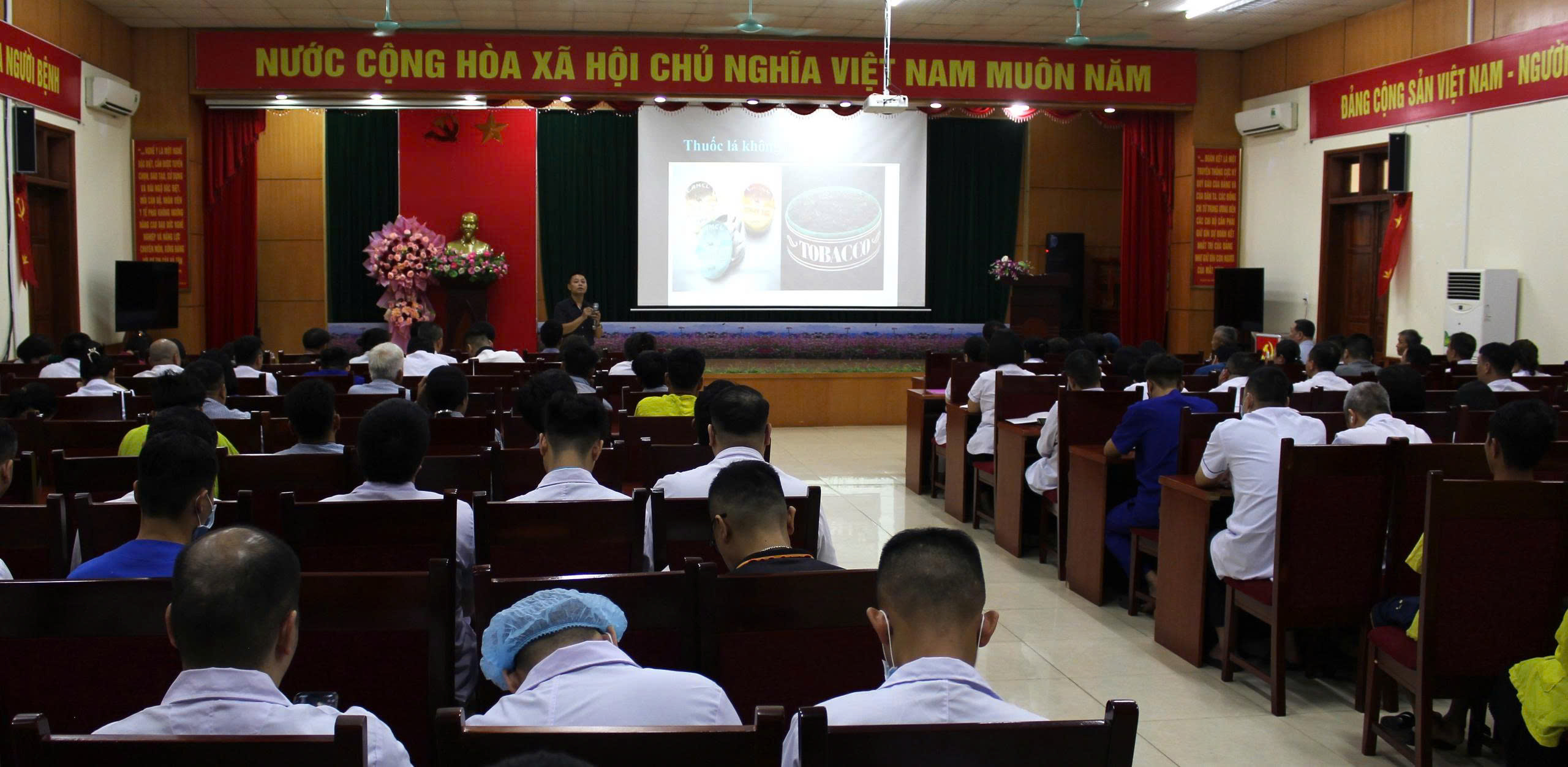 Truyền thông về phòng chống tác hại của thuốc lá  tại Bệnh viện Đa khoa Hà Giang