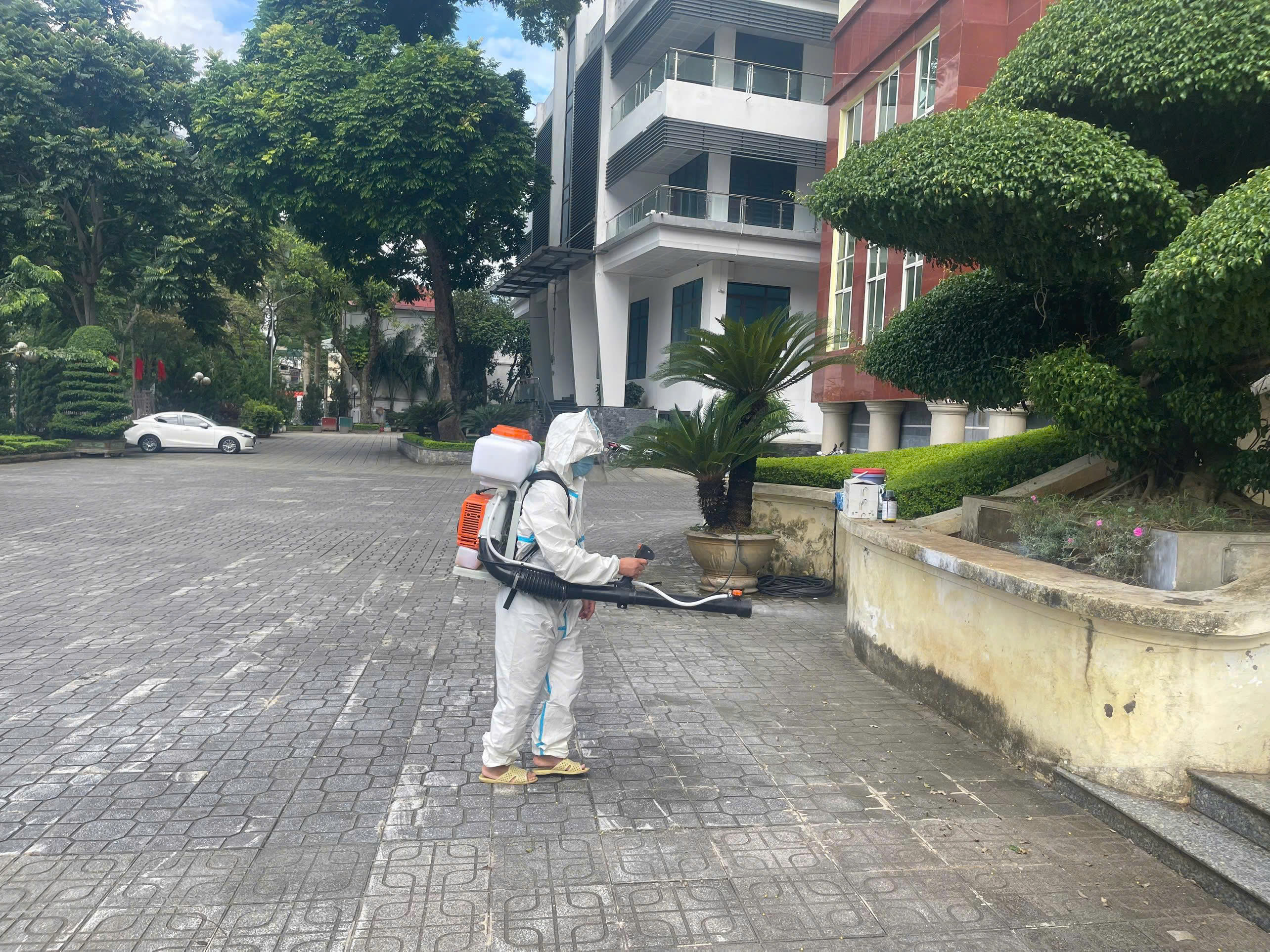 Tăng cường giám sát, xử lý ổ dịch và phun hóa chất phòng, chống sốt xuất huyết tại các khu vực nguy cơ cao