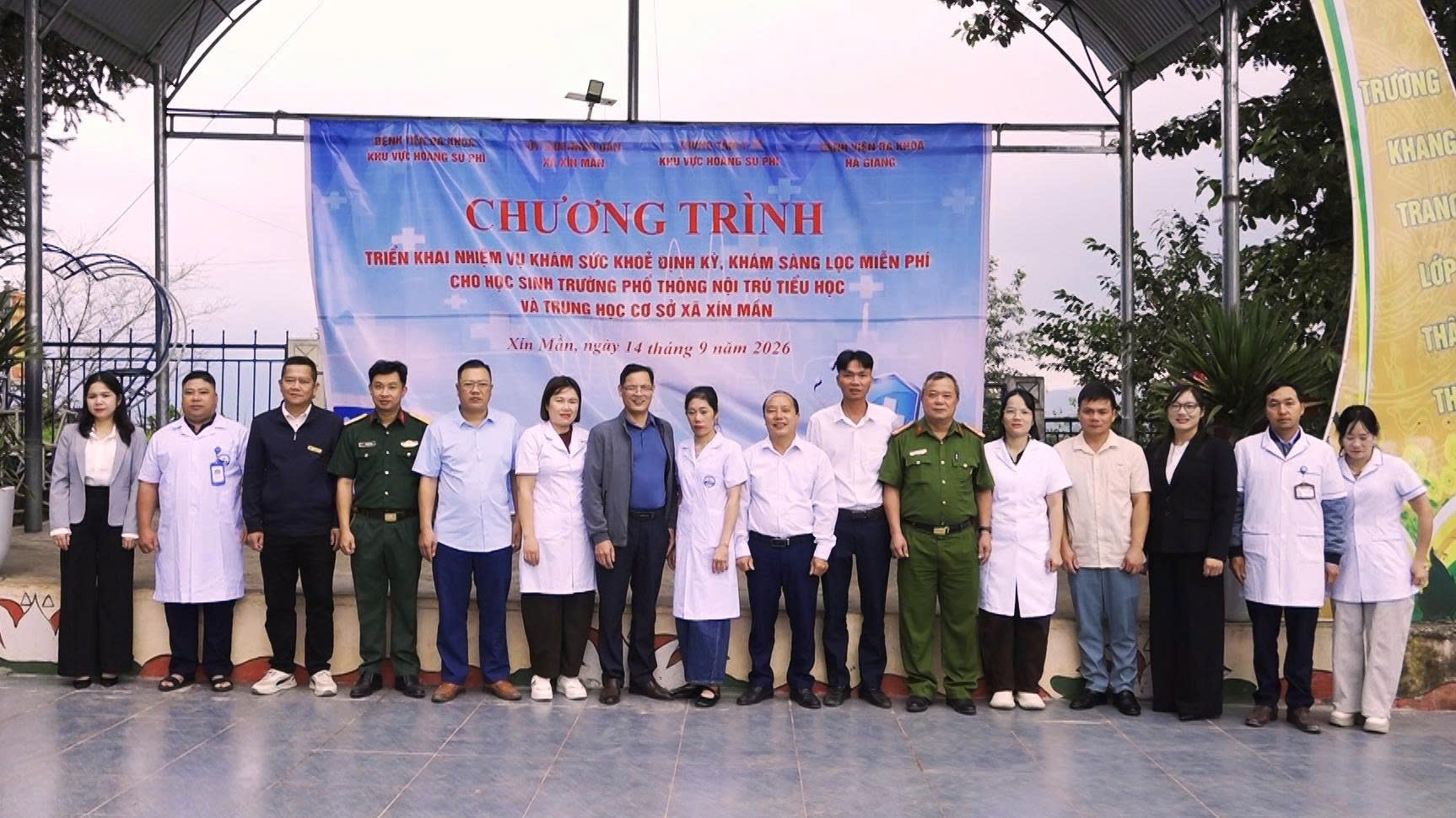 Ngành Y tế tổ chức khám, khám sức khỏe định kỳ, sàng lọc miễn phí cho học sinh tại 06 trường Phổ thông dân tộc nội trú