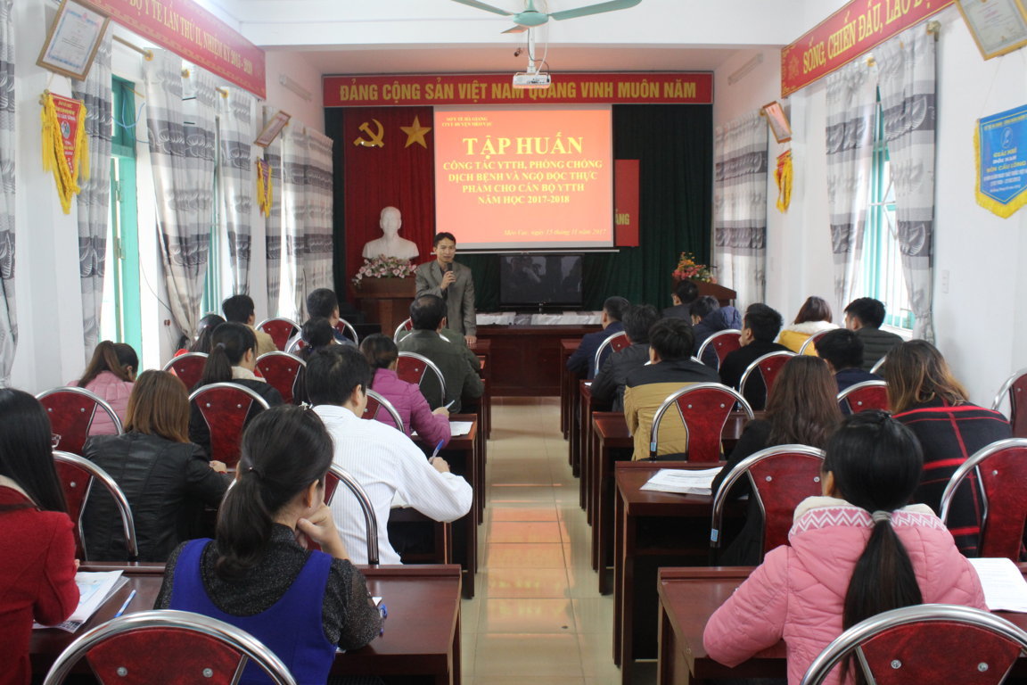 TRUNG TÂM Y TẾ HUYỆN MÈO VẠC TẬP HUẤN VỀ CÔNG TÁC Y TẾ TRƯỜNG HỌC, PHÒNG CHỐNG DỊCH BỆNH VÀ NGỘ ĐỘC THỰC PHẨM