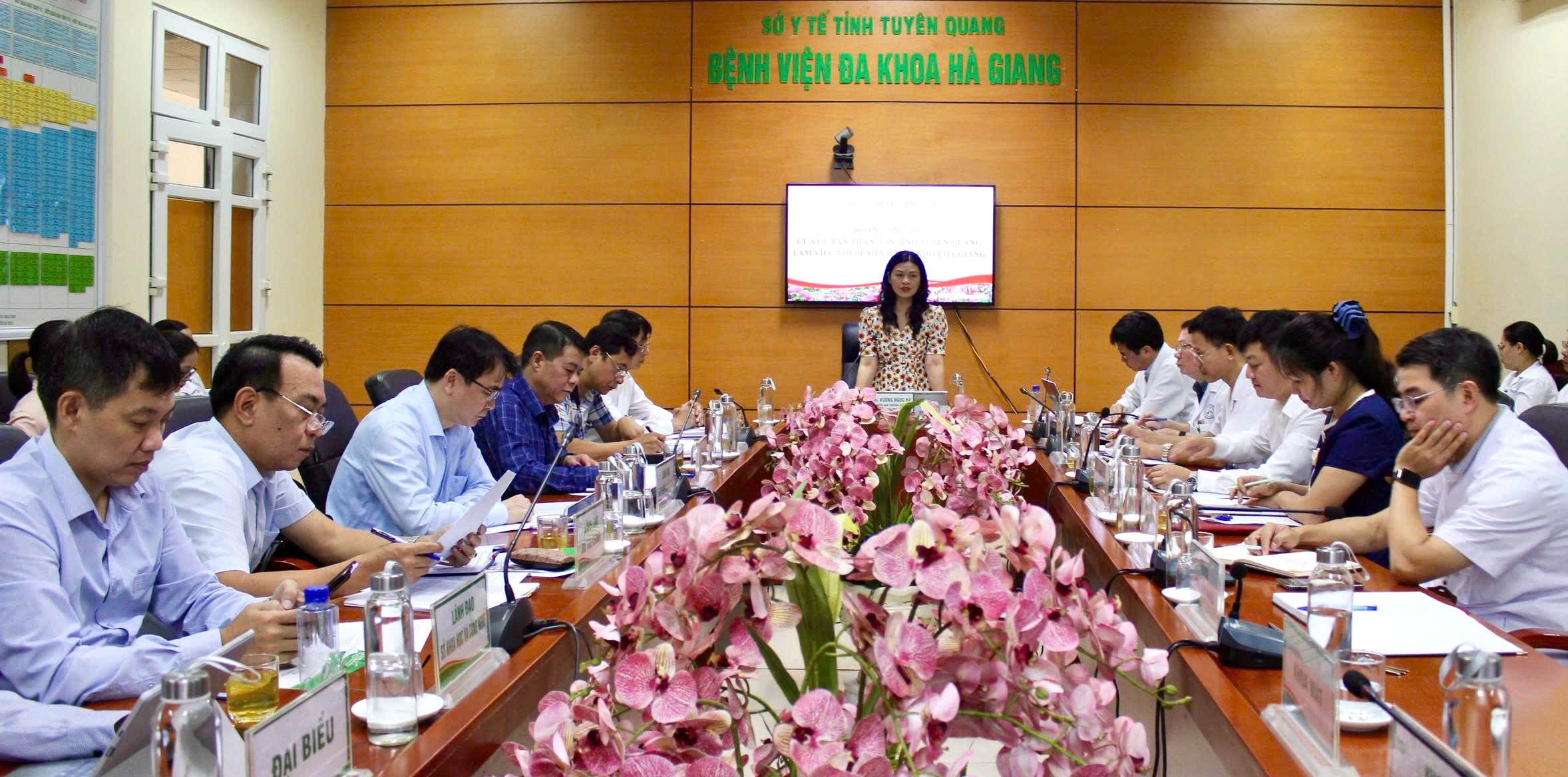 Phó Chủ tịch UBND tỉnh Vương Ngọc Hà làm việc với Bệnh viện Đa khoa Hà Giang