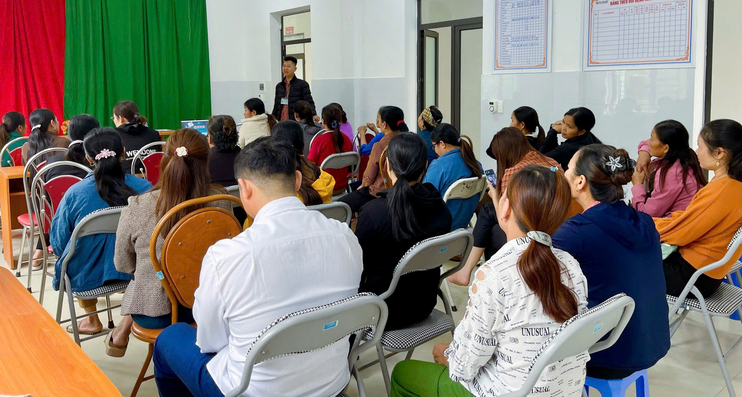 Truyền thông về ứng phó với biến đổi khí hậu và bảo vệ sức khỏe cộng đồng tại xã Hùng An và Bằng Hành