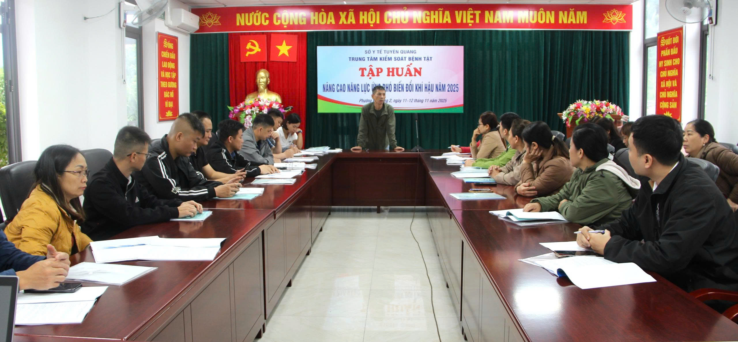 Trung tâm Kiểm soát bệnh tật tập huấn nâng cao năng lực ứng phó biển đổi khí hậu năm 2025